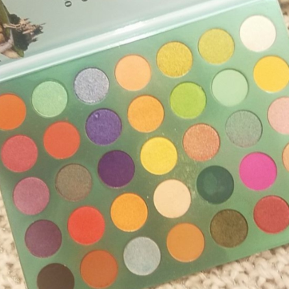 Rude 35 eyeshadows